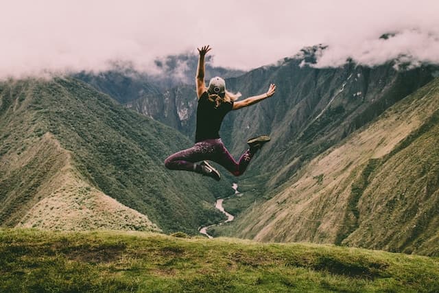 A picture of a energetic person representing getting energy from good sleep