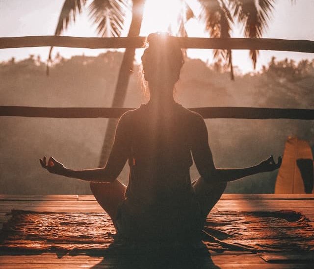 A picture of person meditating, which is one of technics of avoiding tilt